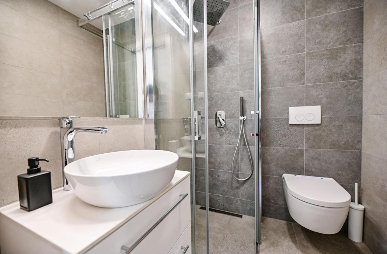 Apartment Flori With Sea View مالينسكا المظهر الخارجي الصورة