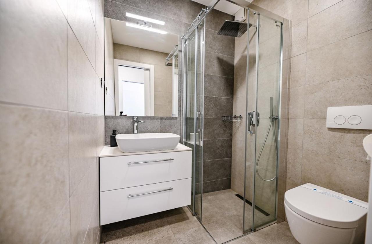 Apartment Flori With Sea View مالينسكا المظهر الخارجي الصورة