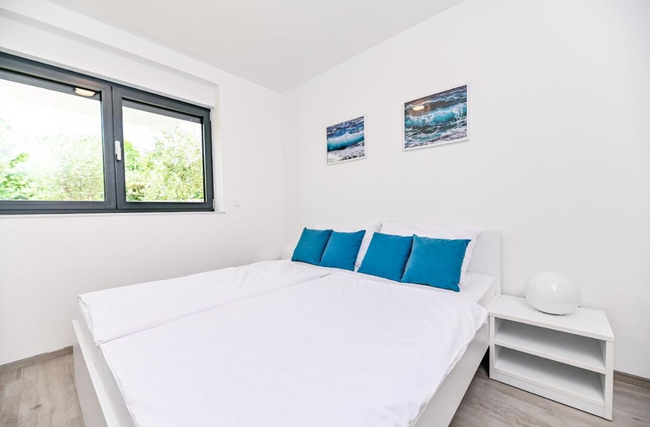 Apartment Flori With Sea View مالينسكا المظهر الخارجي الصورة