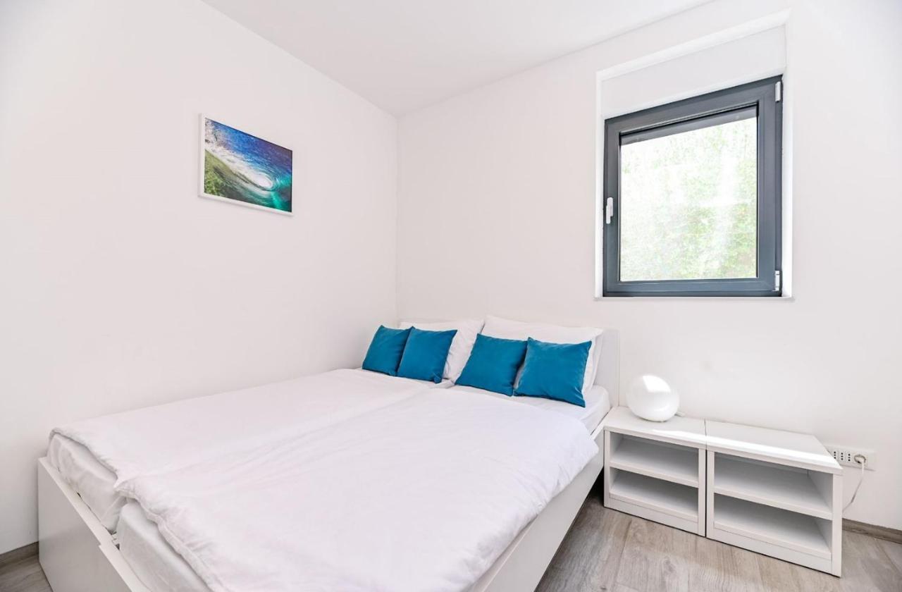 Apartment Flori With Sea View مالينسكا المظهر الخارجي الصورة